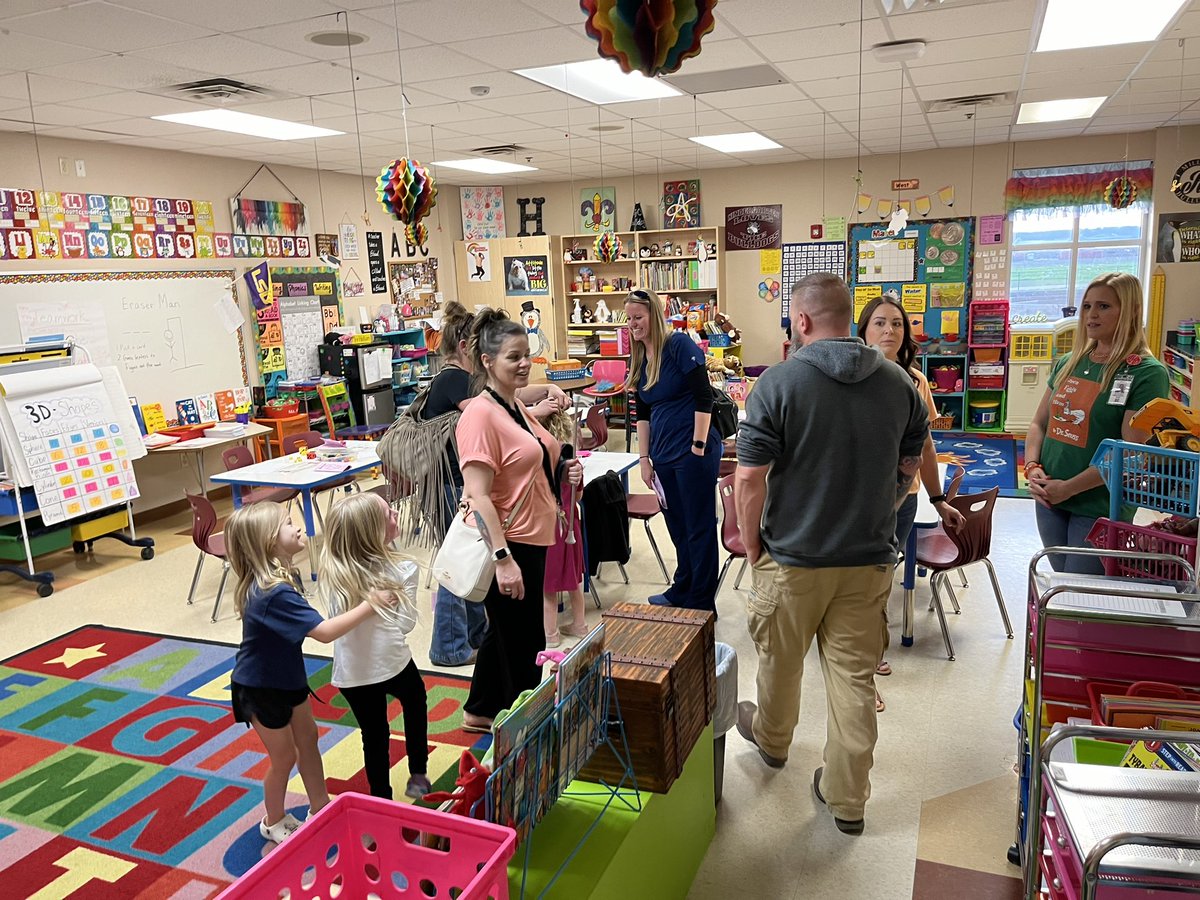 Thanks to all who turned out for the MES Open House tonight!  Our Bulldogs are blessed to have great parents who partner with our district.  Working together helps all our students excel!