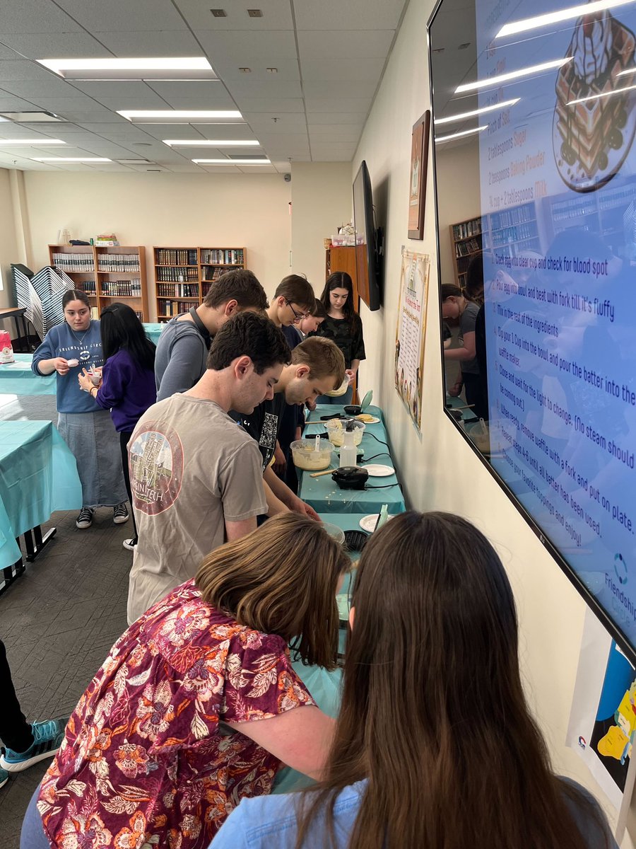 fcclt1's tweet image. Yesterday’s Cooking Circle with Ms. Leah! Friends whipped up some delicious waffles together! 🧇 

#waffles #cookingwithfriends #friends #nonprofit