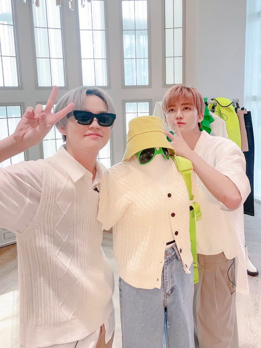 hadeswooo's tweet photo. *⁠)⁠.⁠｡⁠*⁠♡
          good morning 💚
вот такой наряд мы сделали с Джемином хёном для наших сиджени🤲🏻 https://t.co/Wn4OXNNRMD
