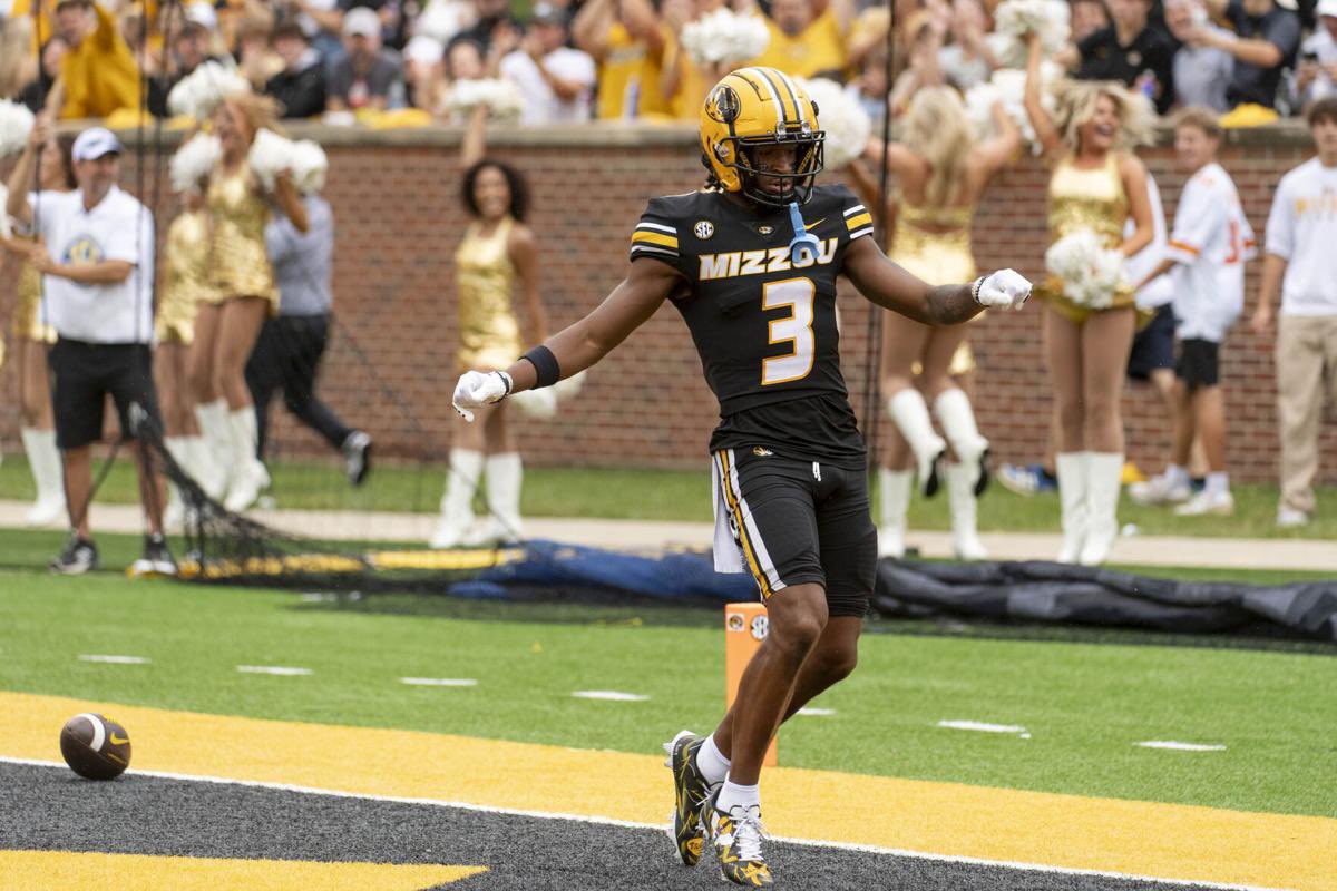 I’m thankful to receive an offer from the university of Missouri @CoachDrinkwitz @CoachDjSmith @coachbrianearly @MizzouFootball @AHSFootball @Mhoward38 @JasonKervin @KimEarl_Jr @quonmarshall16 @AlphaProspects @JoeMento @JeremyO_Johnson @ChadSimmons_ @RustyMansell_ @On3Recruits…