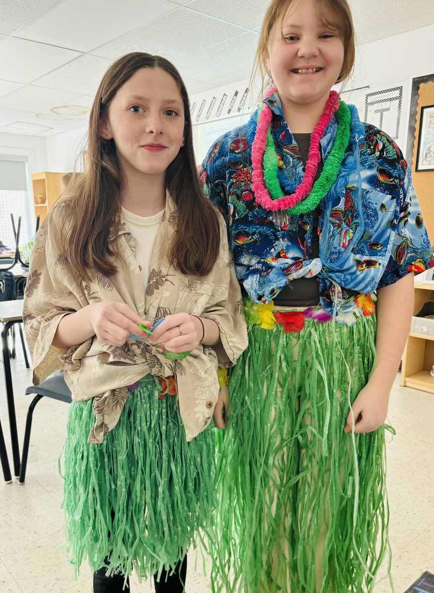 Starting our spirit week @GPVanierJH with Tropical Day! 🌺☀️🏝️