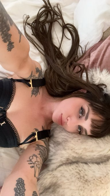Birthday sale starts now 🎂 come help me celebrate on 0F 🥳 https://t.co/x4QhtfDh7S