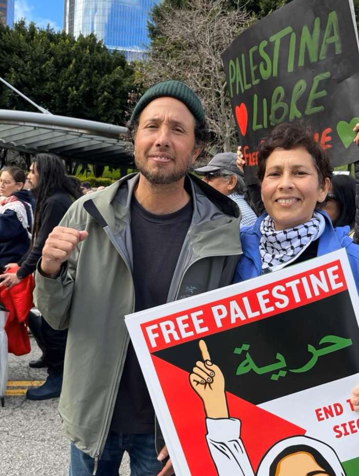 Zack De La Rocha kembali terlihat di aksi protes bela Palestina, di Los Angeles, California, 2 Maret 2024.

Foto oleh Dalia Estrada.

#FreePalestine