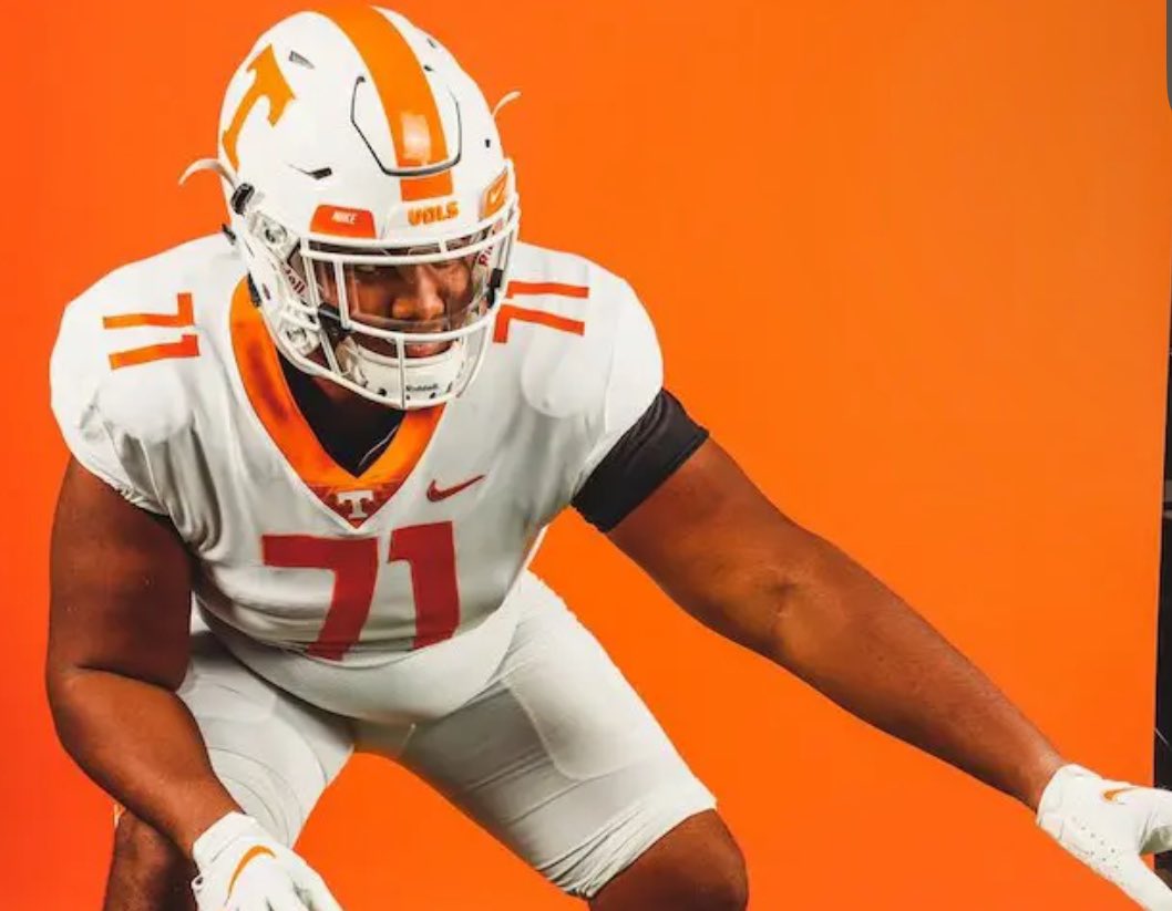 Blessed to receive an Offer from the University of Tennessee! @KevinP_71 @therealraygates @NorthCro_FB @CoachEReinhart @CoachCalhoun46 @MikeRoach247 @247Sports @TFloss32 @247Hudson @samspiegs @GHamiltonOTF @JClarkHFB247 @Jason_Howell @AndrewHatts @Perroni247 @adamgorney