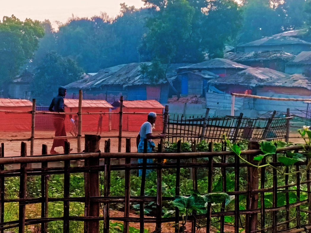 Anuwar_Sadek47's tweet photo. A blessing good morning from the largest refugee camp of #Bangladesh and people in #camp seeking multiple opportunities to bring peaceful lives.
#winter
#blessingmorning
#seekingpeace https://t.co/Kfydrmnnxr
