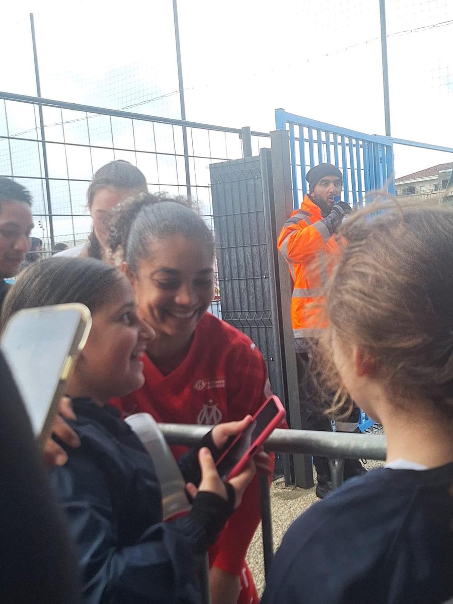 Nos petites U11F pour le match D2 féminine OM-Montauban avec une belle victoire des olympiennes merci à l’Olympique de Marseille pour l’invitation