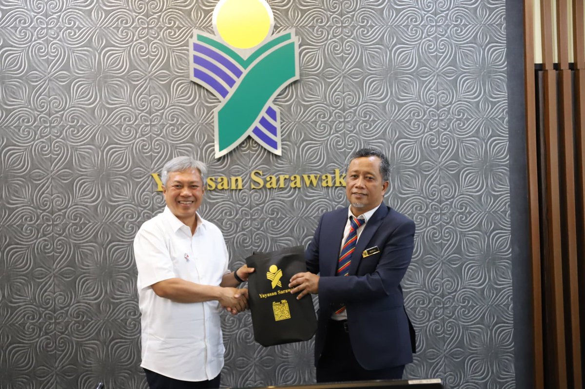 Yesterday I had the opportunity to pay a courtesy visit to YBrs. Tuan Haji Mersal Abang Rosli, the Director of Yayasan Sarawak at his office in Kuching. 

We exchanged perspectives &amp; views and also explored potential synergies and partnership between MMU and Yayasan Sarawak.