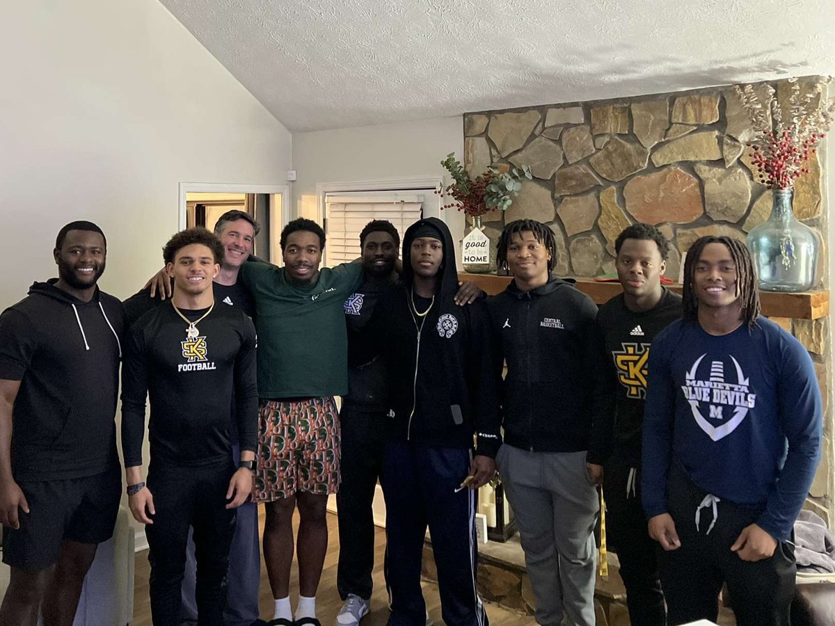 Enjoyed having the safeties over for some food and fellowship last night! @kennesawstfb ⚫️🟡🦉🍴 #EAT #GoldStandard