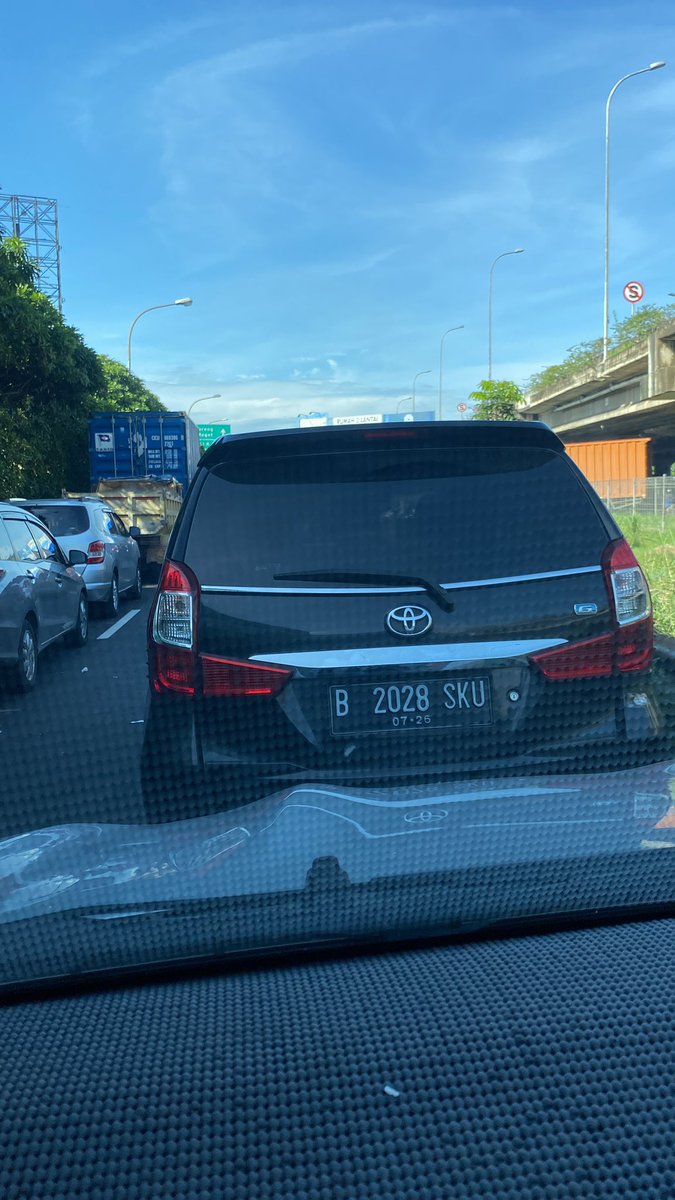 aishaazahra's tweet photo. @TMCPoldaMetro pak keluar pintu tol Kamal Cengkareng Jakbar stuck udh sejam lebih, mohon bantuan penanganannya 🙏 https://t.co/nGtKzz0jEt