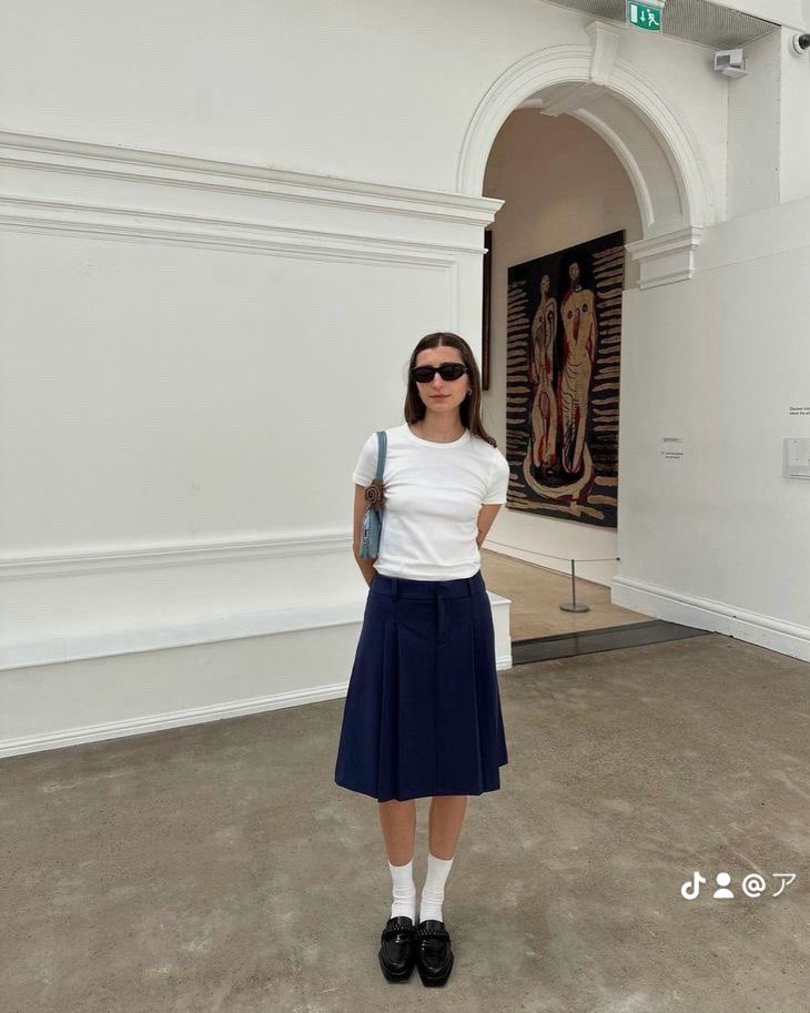 やっぱ膝丈のプリーツスカートかわいすぎる૮ .  ̫ . ა♡