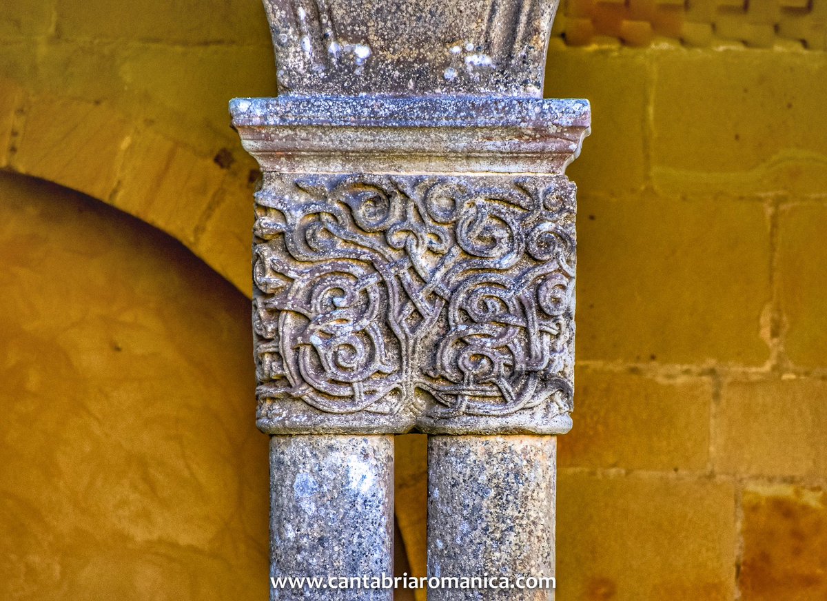 Capitel del Claustro de la Colegiata de Santa Juliana en #SantillanadelMar. S. XII. 

#cantabria #arte #historia #románico #medieval