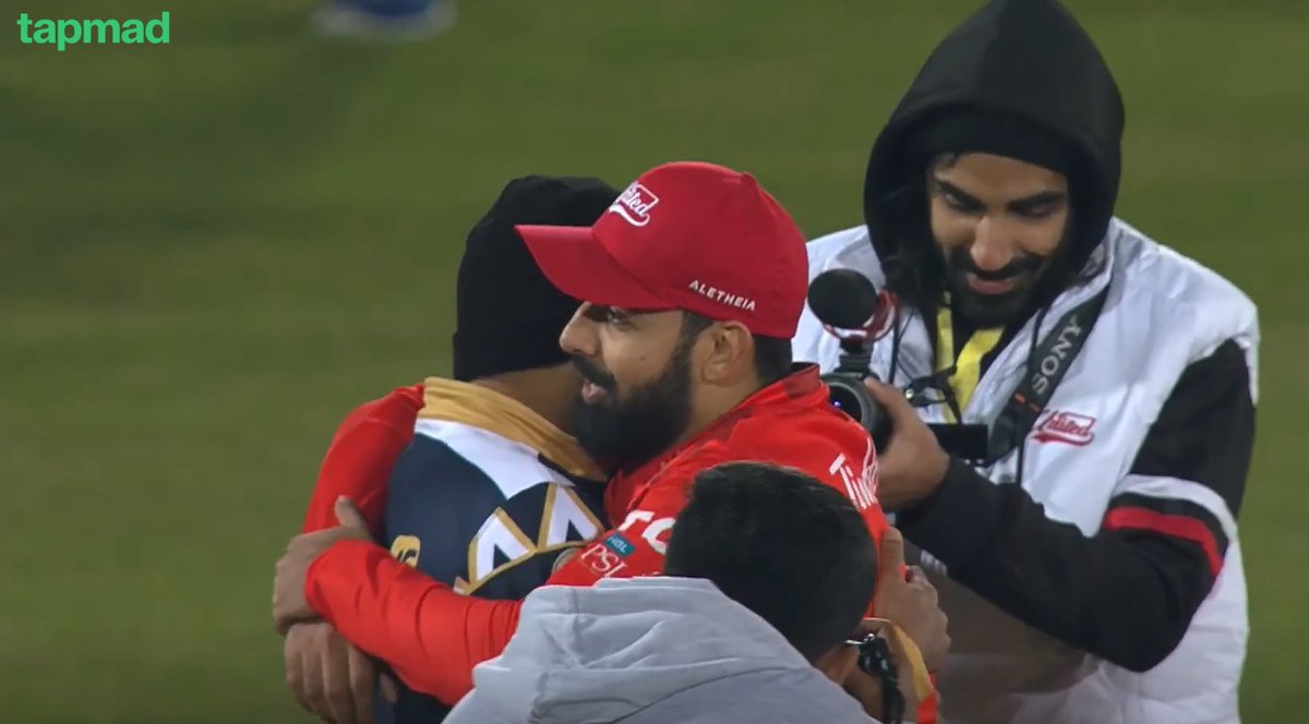 itxbilal07's tweet photo. King and his Wazeer had so much admirable to eachother
#HBLPSL9 #BabarAzam𓃵 #ShadabKhan #HBLPSL9 #Pslfever https://t.co/23cSOCw42K