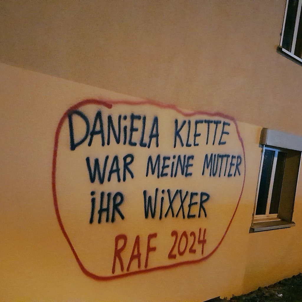 Klettes Kinder sprühen in Bern Wände voll, eines davon fragt:

"Wenn ich die Resonanz auf Danielas Festnahme anschaue, frage ich mich, ist die RAF wirklich gescheitert? Oder sitzt der von der RAF erzeugte Schock so tief, daß er die BRD immer noch zum Herzinfarkt bringen kann?"