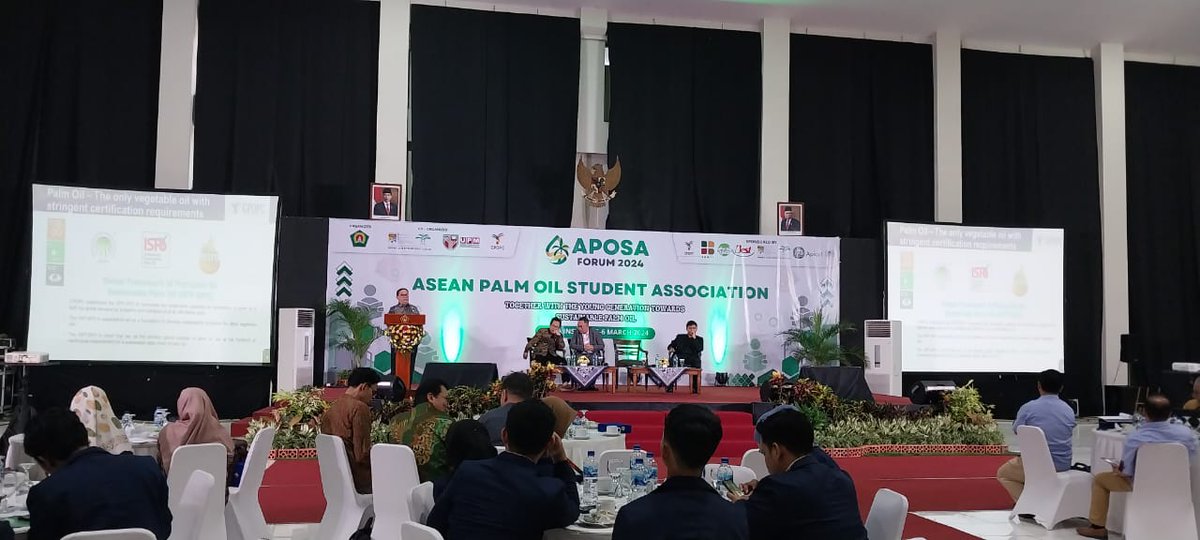 CPOPC_NET's tweet photo. In Yogyakarta, hundreds of student from 🇮🇩🇲🇾 and other🌴producing and consuming countries joined the ASEAN Palm Oil Student Association #APOSA Forum (hybrid).@CPOPC_ORG SG Rizal A. Lukman reiterated the key roles of youths in disseminating sustainability achievements of palm oil. https://t.co/00Q7G2FULI