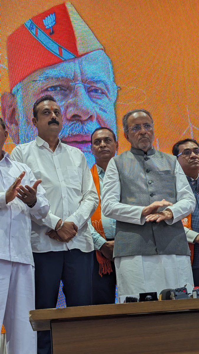 Former Congress leaders Arjun Modhwadia and Ambrish Der join BJP in Gujarat