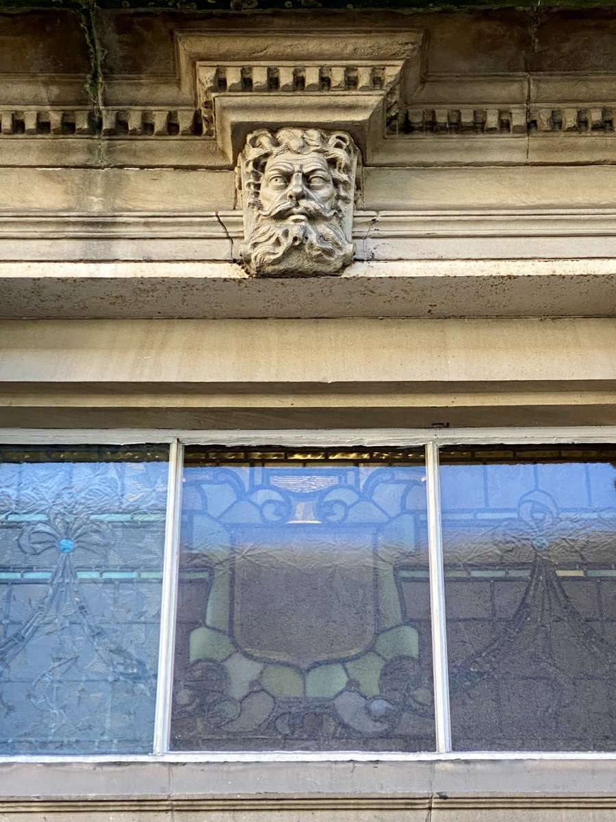 #MomentsOfBeauty in #Glasgow: Did you know that the two entrances to the Merchants House have male and female characteristics? The east entrance on George Square has twin caryatid brackets whereas the north entrance on West George Street has a stern Old Father Clyde keystone 🥰!