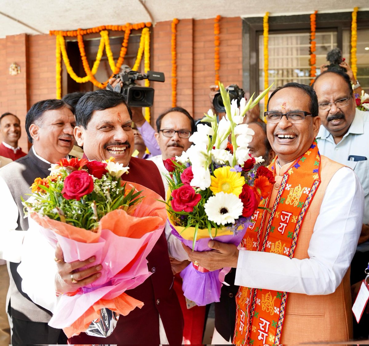 मुख्यमंत्री डॉ. मोहन यादव ने आज पूर्व मुख्यमंत्री श्री <a href="/ChouhanShivraj/">Shivraj Singh Chouhan</a> के 74 बंगला, भोपाल स्थित उनके निवास पहुंच कर जन्मदिन की आत्मीय बधाई व शुभकामनाएं दीं।

<a href="/DrMohanYadav51/">Dr Mohan Yadav</a>