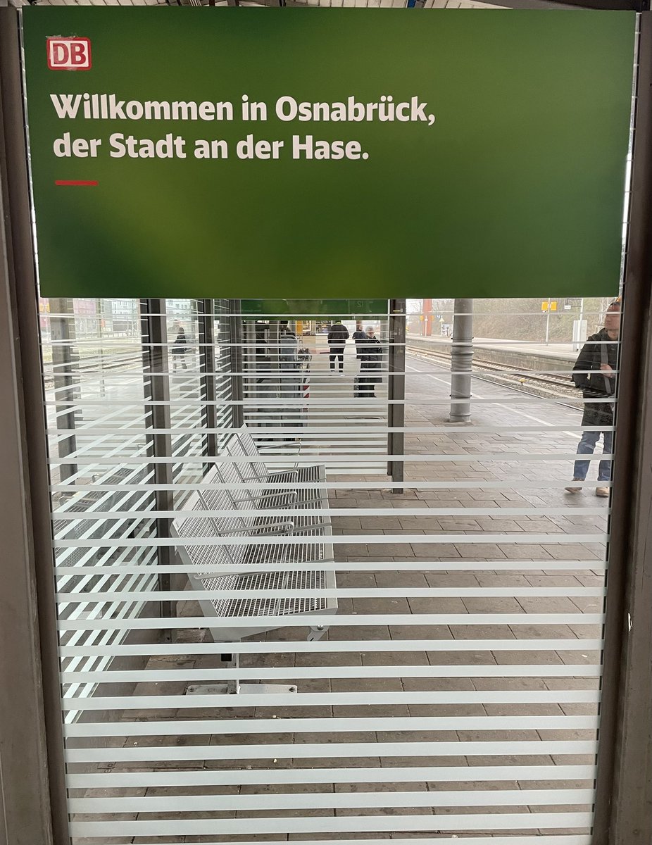 Jetzt schon meine Entdeckung des Jahres: Osnabrück Hbf als Umstiegsbahnhof.

Ansehnlich, übersichtlich, sauber, belästigungsfrei, gut versorgt. Und: Zugänge zu Gleisen auf zwei Ebenen für Umsteiger gut verbunden. Top Bahnhof für Reisende nach NL!