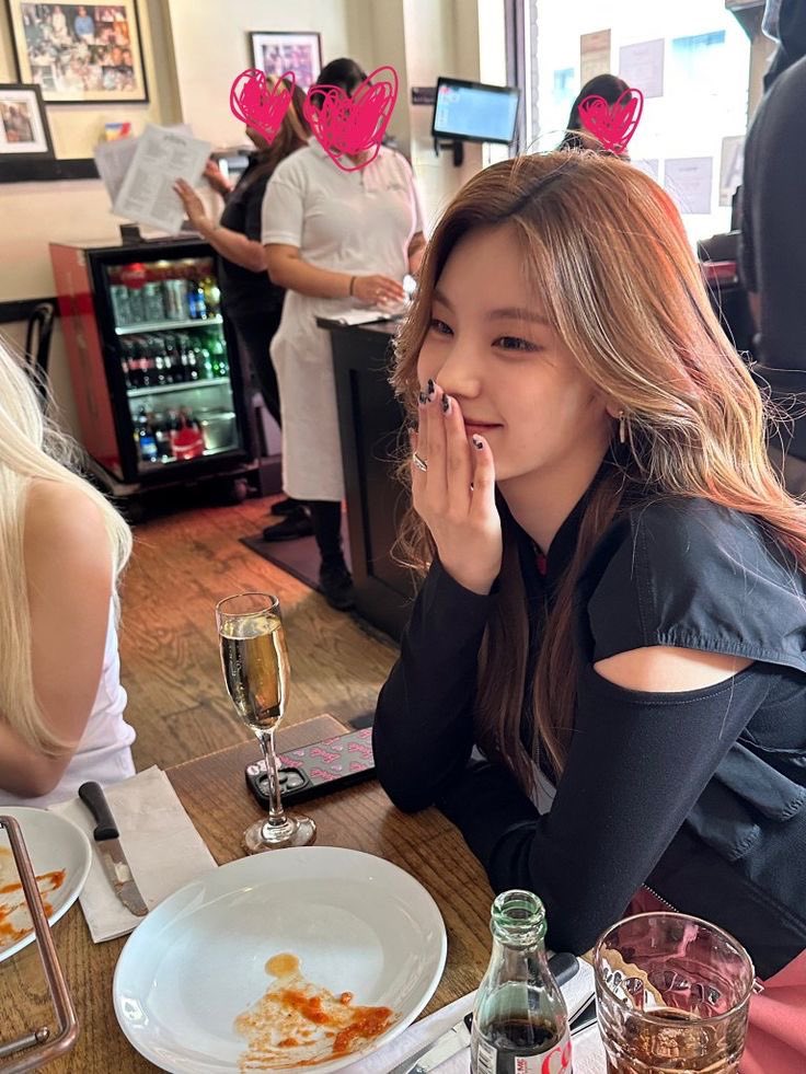 yejiwii's tweet photo. 𝗰𝗮𝘀𝘀𝗶𝗲𝗱𝗲𝘀𝘁𝗶𝗻𝗲 posted a new photo.

“Today’s lunch was super nyummy. 💭” https://t.co/89fSyK99zl