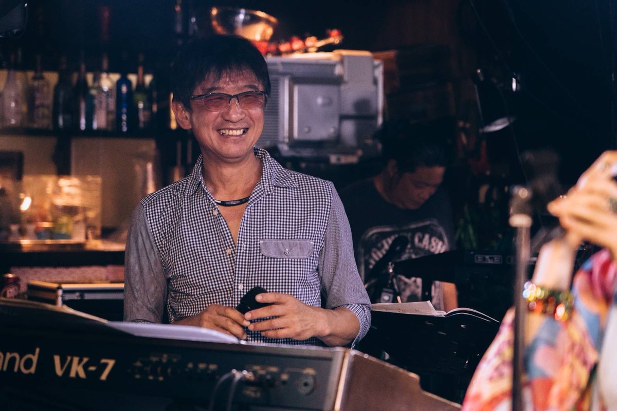 riku_matsumoto2's tweet image. ＼＼ #BECKBAND ／／
３月２３日 #BECKアキバ にて開催される
松本陸BAND ONE MANを支えてくれる
#バンドメンバー を紹介します！
/／
最後はこの方！
いつも音楽もお酒も遊びも全力で一緒に楽しくやらせてもらってます！
暖かいタッチと弾けるリズムご堪能あれ！
#keyboard ーーーー #TAKAYA 
\＼