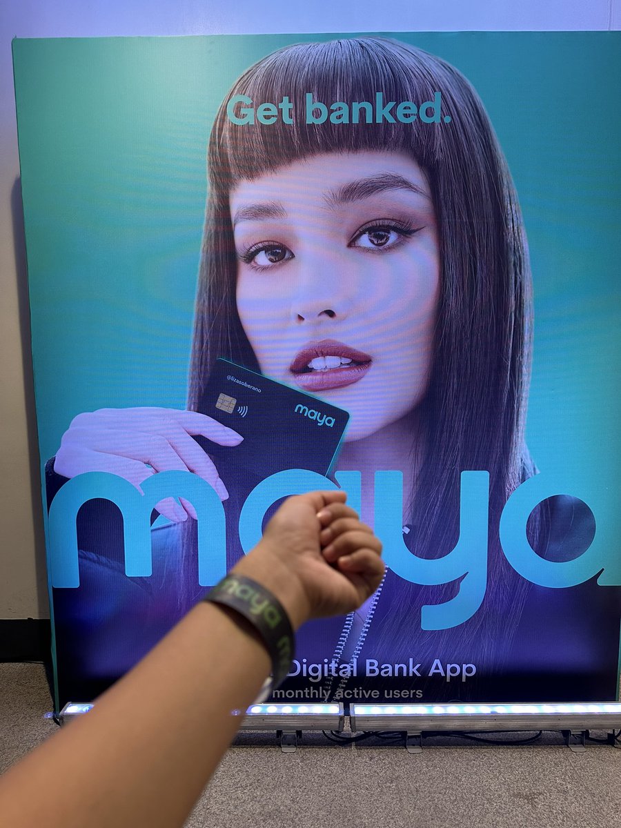 LIZAviors's tweet photo. We’re here!!! 💚

Thank you for inviting us, MAYA! @mayaofficialph 

#GetBankedwithMaya
#LizaSoberano @lizasoberano https://t.co/iY9Tzo2PFn