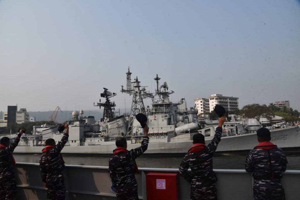 29/2/2024 🇮🇩🇮🇳

Indonesian sailors on board KRI Sultan Iskandar Muda (367) waved goodbye as the corvette left Visakhapatnam, India, following  the conclusion of #MILAN2024 Exercise

In the background: Rajput-class destroyer, INS Ranvijay (D55)

📸TNI AL / 2nd Fleet