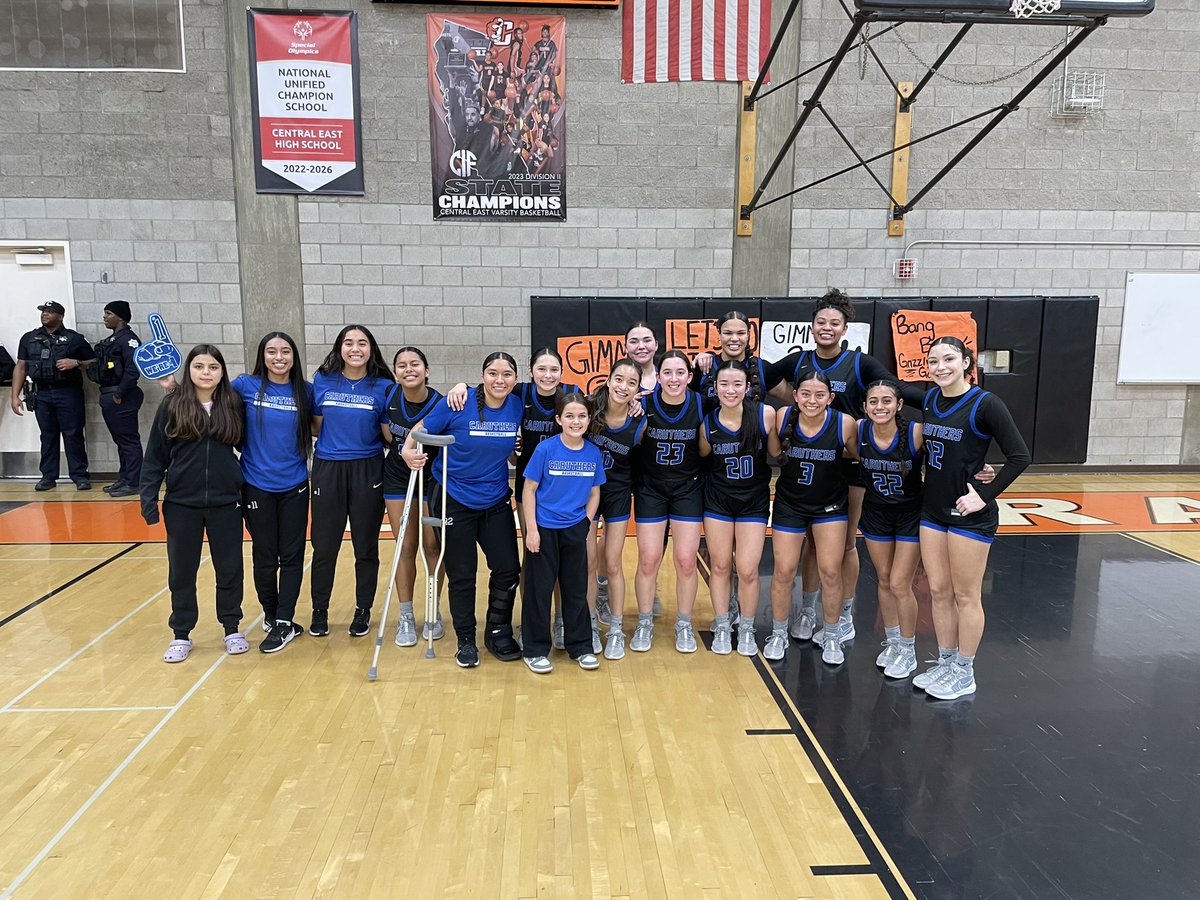BbCaruthers's tweet photo. Back to Back seasons in the State Final Four, third time in the last 6 years! A lot of nonstop work by a great staff, great student athletes supported by the best admin and community. Thankful and blessed! @PAGMETER @paulmeadors @AndyBoog19 @SBemisOnline @StephenABC30 https://t.co/dUoh0dfsEb