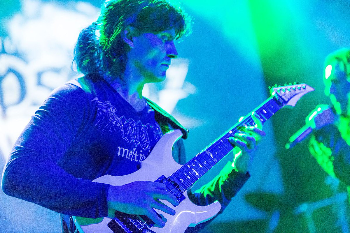 METALISFOREVER's tweet photo. 彼がいなければEMERALD SWORD「エメラルド・ソード」も存在しなかった・・・!?⚔️🐉
今日3月5日はRhapsody of Fire(ラプソディー・オブ・ファイア)の創始者、ギタリストのLuca Turilli「ルカ・トゥリッリ」の誕生日!🎸
#RhapsodyofFire
#LucaTurilli
#ルカトゥリッリ
#EmeraldSword https://t.co/4J2y3eQQzv