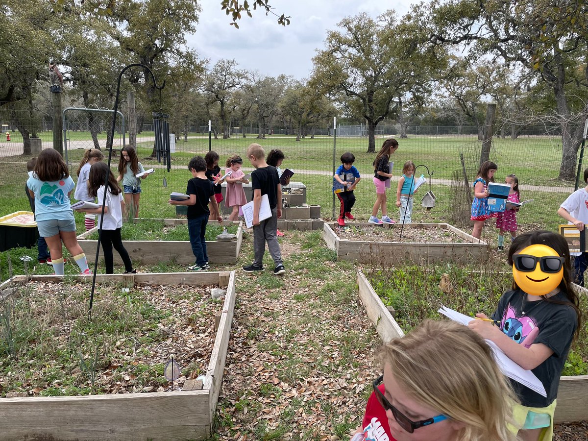Mrs_JPoe's tweet photo. We went on a field trip to our garden to look for living and nonliving things. After, we used our outdoor classroom to record our findings. #CCESFirsties https://t.co/M9qv3pP4HY