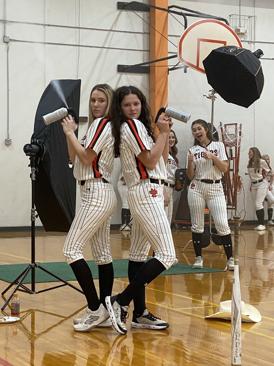 EHS_Softball_'s tweet photo. Social media day was one for the books this year. Thank you to @rickbrewer1961 for all your time today! The girls had a blast! We cannot wait to see the final shots! https://t.co/lHVplEGHKp