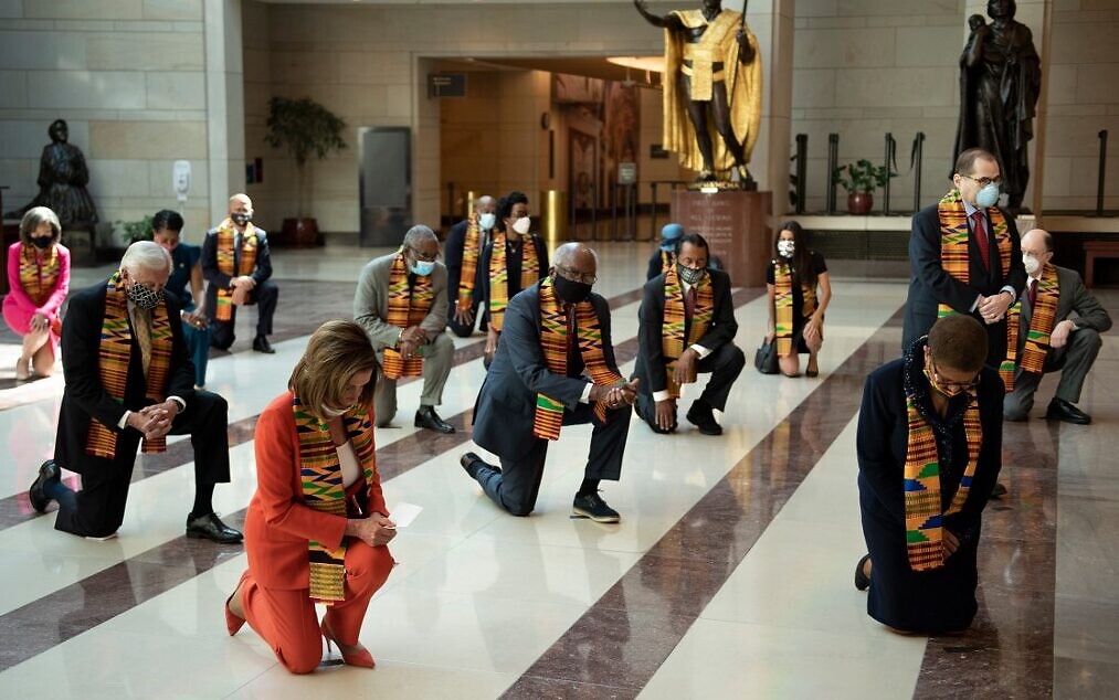 dgammon10's tweet photo. @dom_lucre Remember Congress kneeling with the Kente cloths after George Floyd died? (Nancy had trouble getting back up☺️) https://t.co/qM4ULf5pyZ