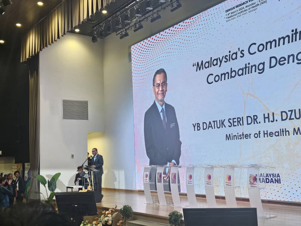 ClinicalRsrchMY's tweet photo. Minister of Health, YB Datuk Seri Dr. Dzulkefly Ahmad leads the way as we gather at the National Institute of Health for Dengue Research Visibility Day. With CRM, Institute for Medical Research, DNDi &amp; Dengue Alliance, we are uniting to combat this disease in endemic countries. https://t.co/ksINv2Od6X