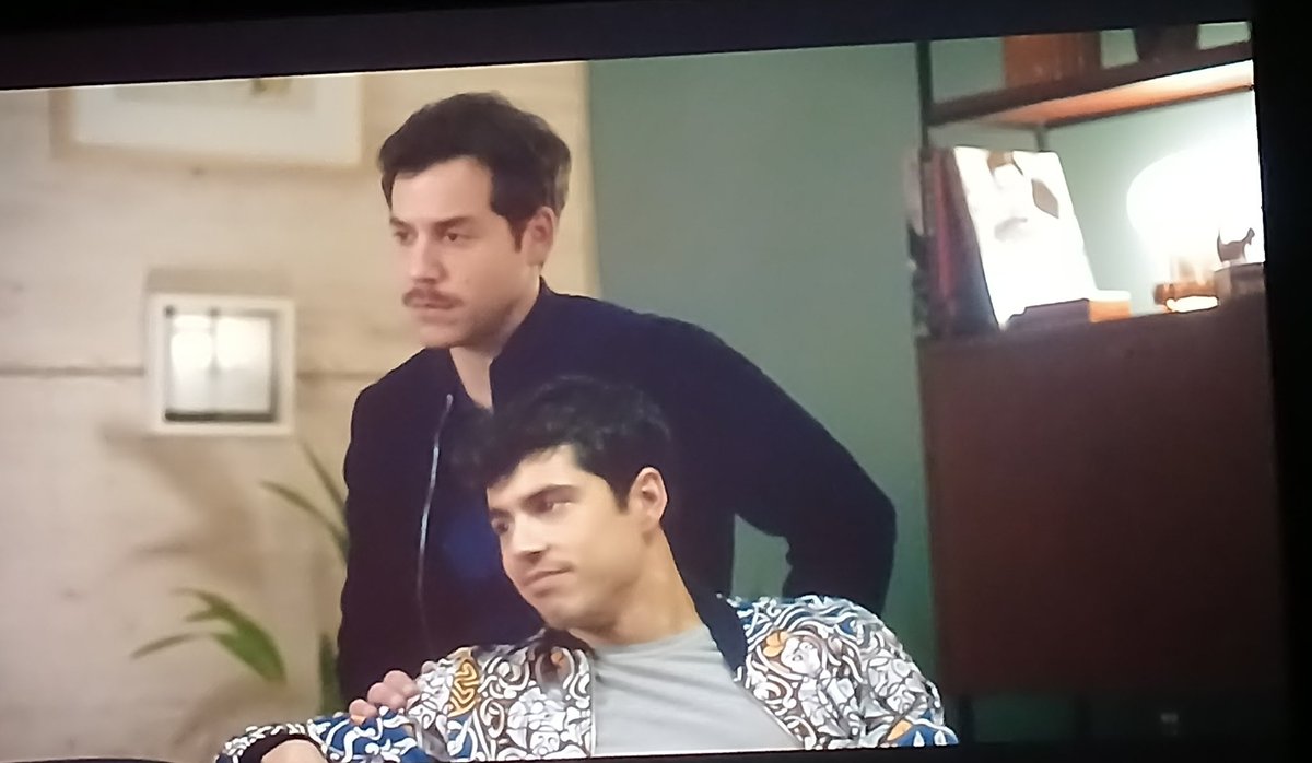 #Cine 🌈    Luces Azules de <a href="/LucasSantaAnaOK/">Lucas Santa Ana</a> 🎬  guión de <a href="/gustavopecoraro/">Gustavo Pecoraro 🇪🇸🏳️‍🌈🇦🇷 #LaPeco 💚🔻</a> ✒️
Producida por <a href="/SOMBRACINE/">Sombracine</a> y el <a href="/INCAA_Argentina/">INCAA</a> 
 <a href="/CineGaumont/">Cine Gaumont</a>  🇦🇷  En épocas de individualidades la amistad es hacer comunidad y cuidarse el uno al otro