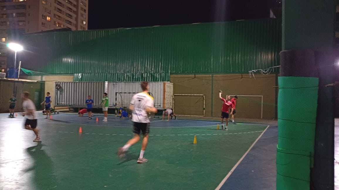 ferrocarriloest's tweet image. #HandballMasculino 🤾🏼‍♂️ Práctica de Los Mágicos en el Playón. El sábado a las 20 hs. en &quot;La Casa del Handball&quot; #Ferro juega con #ManuelDorrego por la Semi del #Súper8 de @femebal 
#VamosVerde! 💚🚂