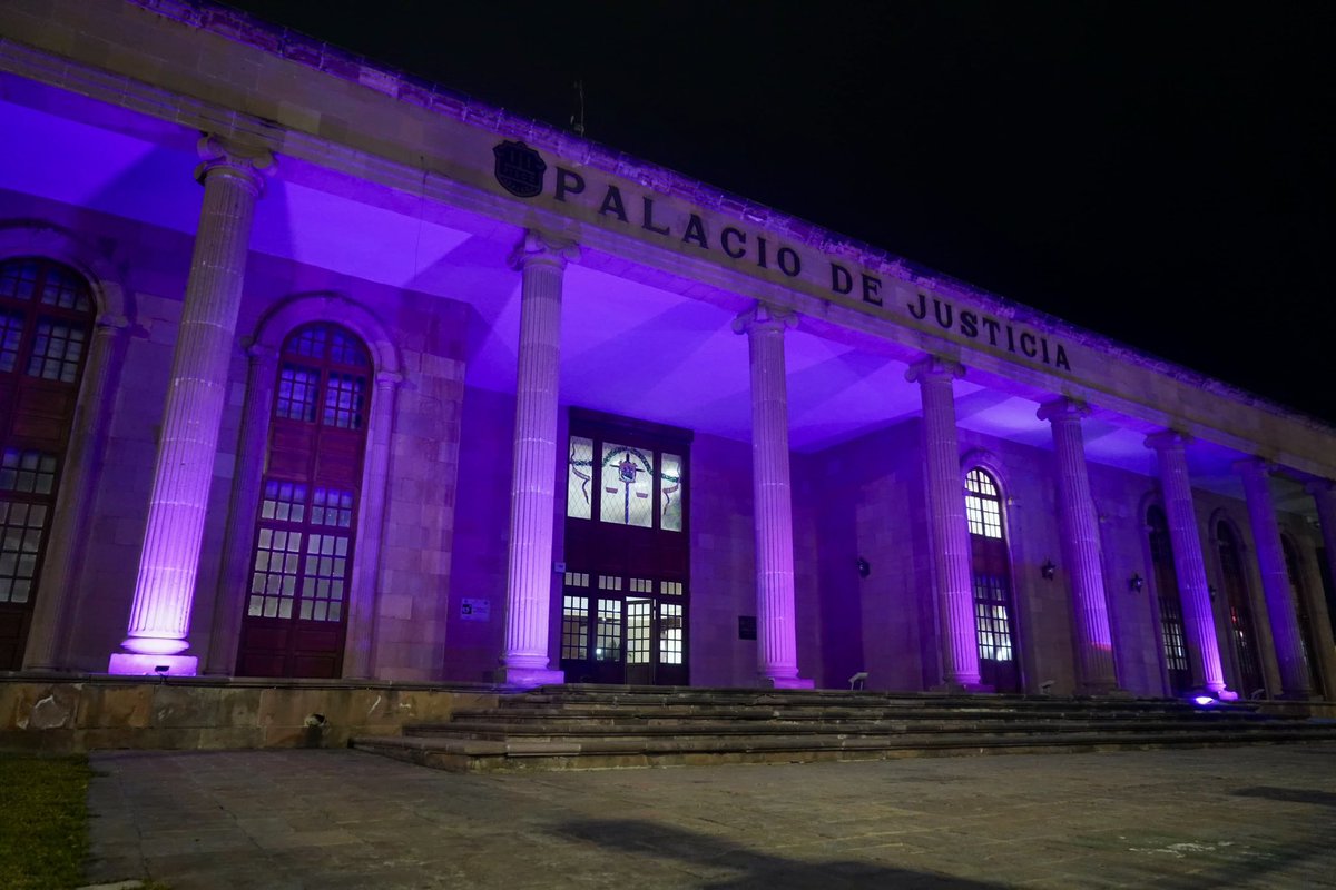 PJCoah's tweet photo. En el marco del #8M, el #PJECZ se ilumina de morado como símbolo de nuestro compromiso de construir una sociedad en igualdad entre mujeres y hombres, sin discriminación, trato desigual o violencia de género, donde el acceso a la justicia y los #DDHH sean una realidad cotidiana. https://t.co/2mgYvJT7kh