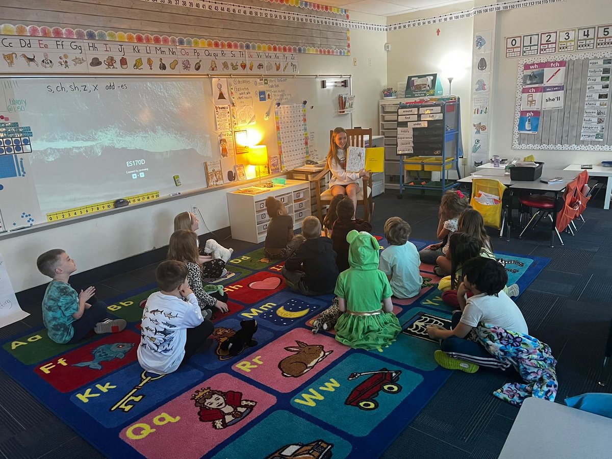 Happy Reading Week! Today we had students that are a part of the leadership program reading to elementary students in our Read Across America event! It was so much fun getting to put smiles on their faces and brighten their days with a good book! @ <a href="/ValleyParkSD/">ValleyParkSchoolDist</a> <a href="/ValleyParkHS/">@ValleyParkHS</a>