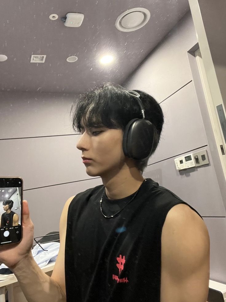 VAMP0DE's tweet photo. is this a flex? idk https://t.co/me33Xxivnb