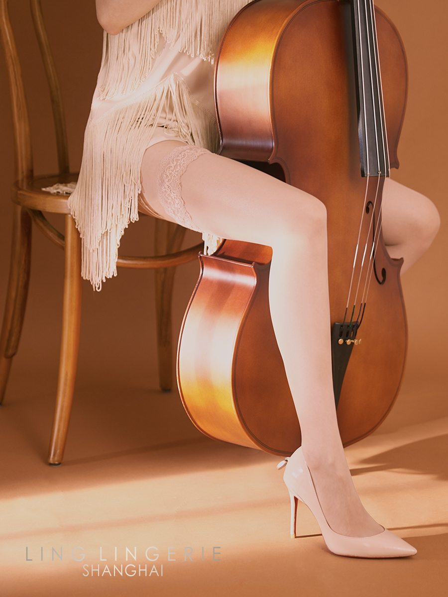 STRING BACKSEAM/弦 Hold-Ups Lace Stockings
性感黑丝1D过膝袜 纯欲蕾丝