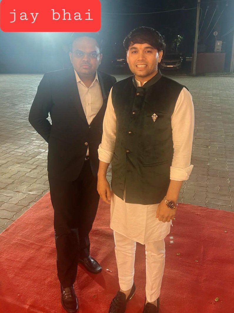 Pawanpsindhi's tweet photo. Wedding Season..

https://t.co/q1wbdF3isi https://t.co/rfXoJYUQk1