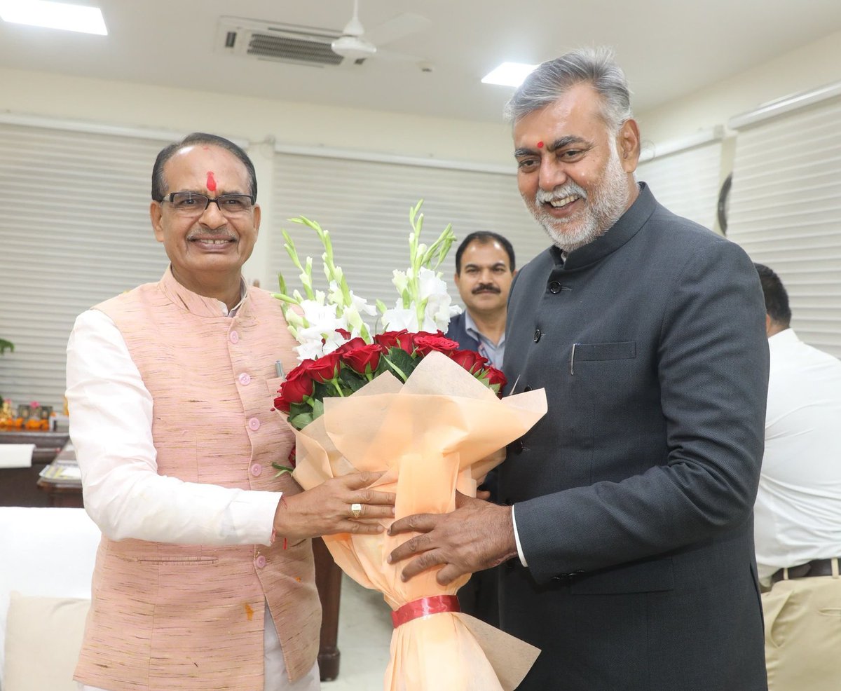 prahladspatel's tweet photo. भाजपा के वरिष्ठ नेता, मध्यप्रदेश के पूर्व मुख्यमंत्री श्री @ChouhanShivraj जी को जन्मदिन की हार्दिक बधाई एवं शुभकामनाएं।

ईश्वर से आपके स्वस्थ, सुदीर्घ व मंगलमय जीवन की कामना करता हूँ। https://t.co/gcYyQ3y3CX