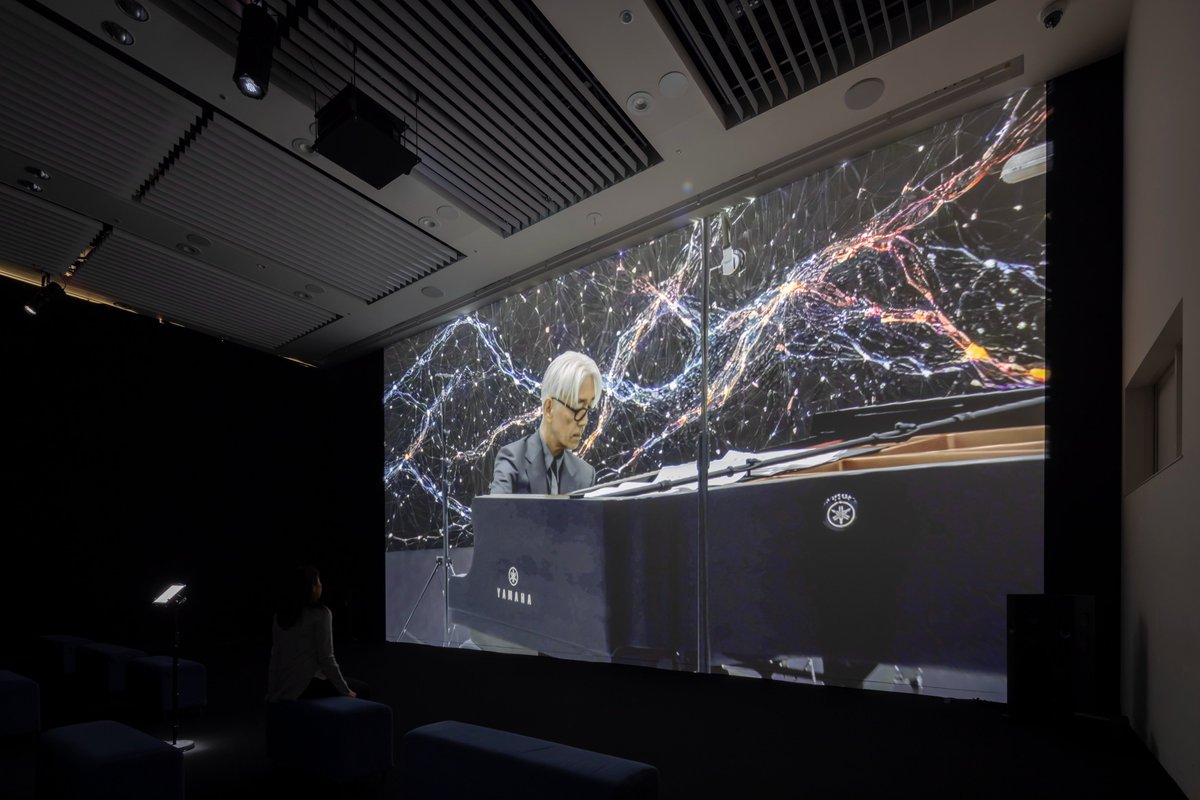 my work 'generative mv' for @ryuichisakamoto built with @rhizomatiks and @daitomanabe is on view at @NTTICC until sunday! 🤗 photo: KIOKU Keizo, courtesy @NTTICC