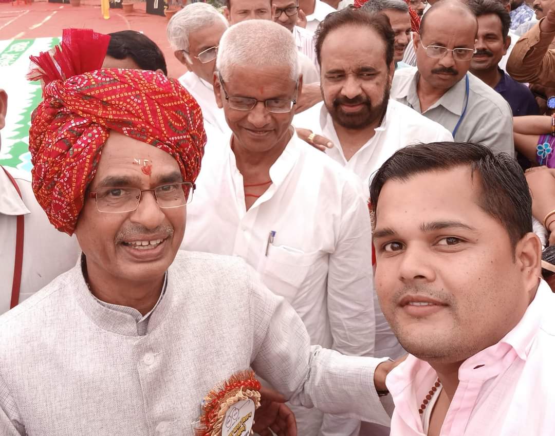 शुभ जन्मदिन मामा जी

भाजपा के लोकप्रिय नेता एवं मध्यप्रदेश के पूर्व मुख्यमंत्री माननीय श्री <a href="/ChouhanShivraj/">Shivraj Singh Chouhan</a> जी को #जन्मदिन की हार्दिक बधाई एवं शुभकामनाएं। 

मां नर्मदा से आपके स्वस्थ, सुखी एवं दीर्घायु जीवन की कामना करता हूं।

<a href="/OfficeofSSC/">Office of Shivraj</a>