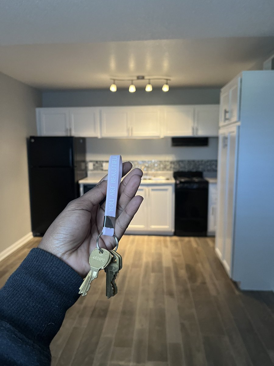 cakedupdee's tweet photo. yall i did a thing over the weekend &amp; i know my daddy is proud of me my first apartment all on my own no cpn 💙🥳 
#longlivemydaddy https://t.co/SF0O8g3e3t