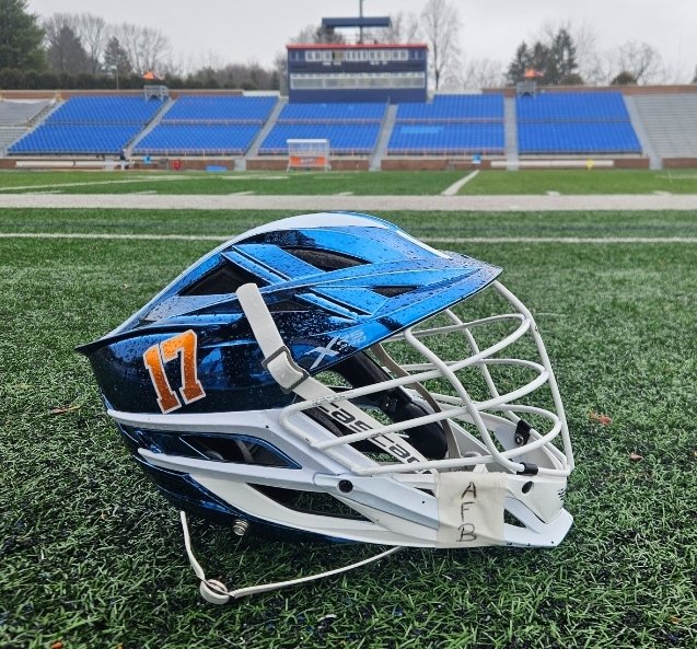 jjdools's tweet image. OK @diggstape do your thing...
Bucknell's new blue chromes... 
*they are the Navy blue but the chrome makes them look lighter depending on the lighting. Last pic to see them in different light where they look navy blue.