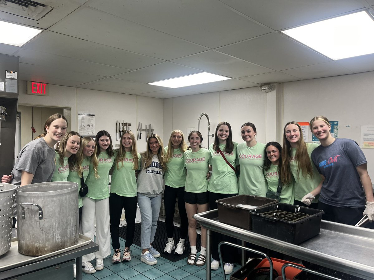 monashoresvb's tweet photo. So grateful for these ladies! They volunteered their time to help with Dave’s fundraiser. Fufighter we are with you every step of the way on your recovery journey. Your POSITIVITY is always contagious! #family #fufighter #courage https://t.co/1aauIVJjER