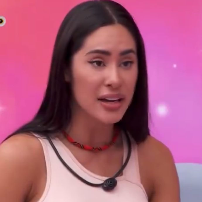 poptime's tweet photo. Isabelle dizendo que acha pesado o Davi usar o termo inútil fora do Sincerão

A Beatriz: “Mas é o jogo, se o jogo mandar você dizer quem é filha da p*ta, você vai ficar calada? O Tadeu não vai gostar.”

KKKKKKKKKK #BBB24 https://t.co/H93u3KELnU