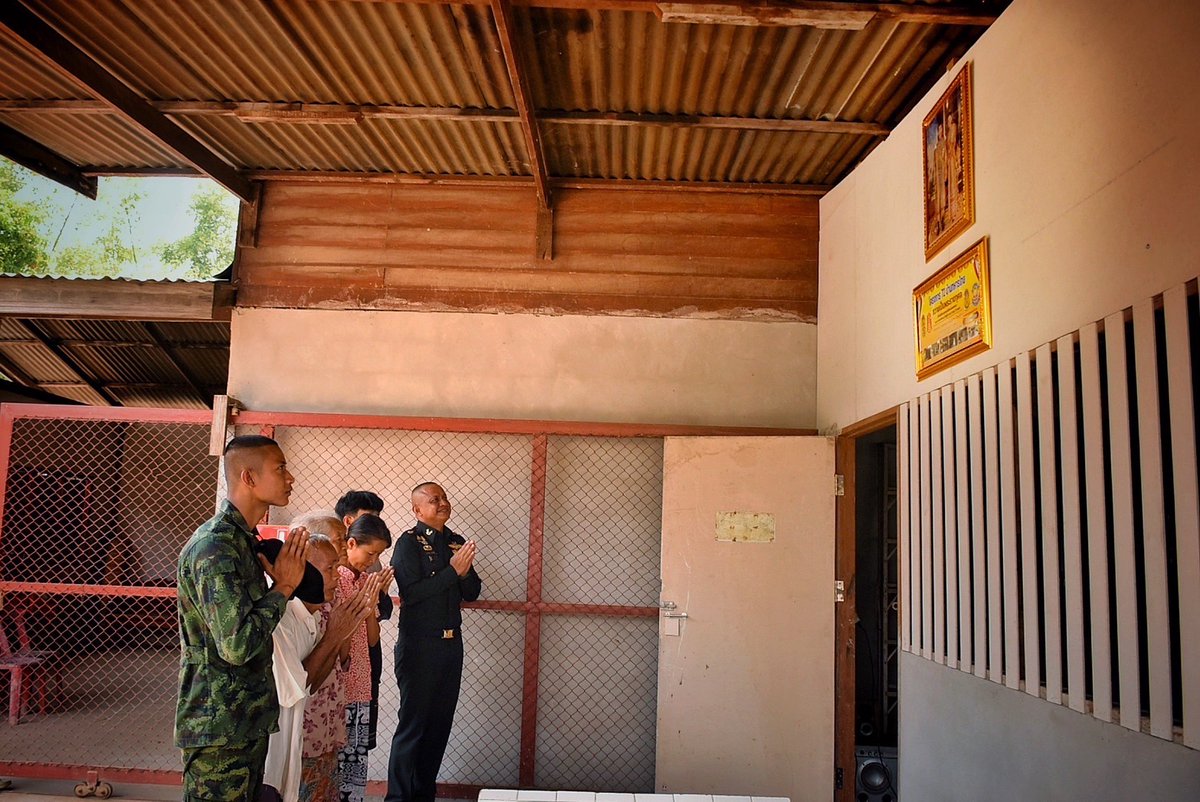 army2pr's tweet photo. พ.อ.ธนาธิป เรียงอิศราง ผบ.ร.23 ส่งมอบบ้านพักอาศัยที่ซ่อมแซมใหม่ ให้กับ พลฯ กัมปนาท โอจะโปะ ทหารผลัดที่ 1/64 จากหลังเดิมที่มีความชำรุดทรุดโทรม ตามโครงการ 72 บ้านทหารไทย ถวายเป็นพระราชกุศล ณ บ้านเลขที่ 134 ม.2 ต.ท่าพลวง อ.พิมาย จ.นครราชสีมา
#น้องคนเล็ก #Bootcamp66 #บ้านทหารไทย https://t.co/v5ivZzgulK