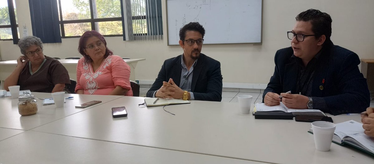 CensaludUES's tweet photo. Delegados de la Dirección Nacional de Medicamentos sostuvieron una reunión técnica para valorar las capacidades instaladas de CENSALUD.
#AutoridadesUES #secretaríadecomunicacionesues #CENSALUD #SICUES #InvestigaciónCientíficaUES #CienciayTecnologia #VicerrectorAdministrativoUES https://t.co/DFkieC5n3k