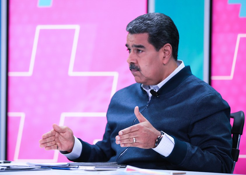 Lo reitero una y mil veces: lo que decida el Consejo Nacional Electoral es palabra sagrada, además, les aseguro que la hora y fecha que se establezca para la elección presidencial, el equipo gana, el pueblo gana... Venezuela vencerá...