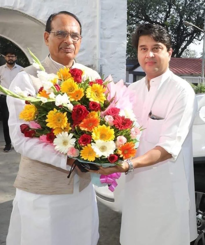 JM_Scindia's tweet photo. मध्यप्रदेश के जनप्रिय, कर्मठ पूर्व मुख्यमंत्री श्री शिवराज सिंह चौहान जी को जन्मदिन पर बधाई एवं शुभकामनाएं।

ईश्वर से आपके यशस्वी जीवन और लंबी उम्र की कामना करता हूँ । https://t.co/hrJzcyy4OR